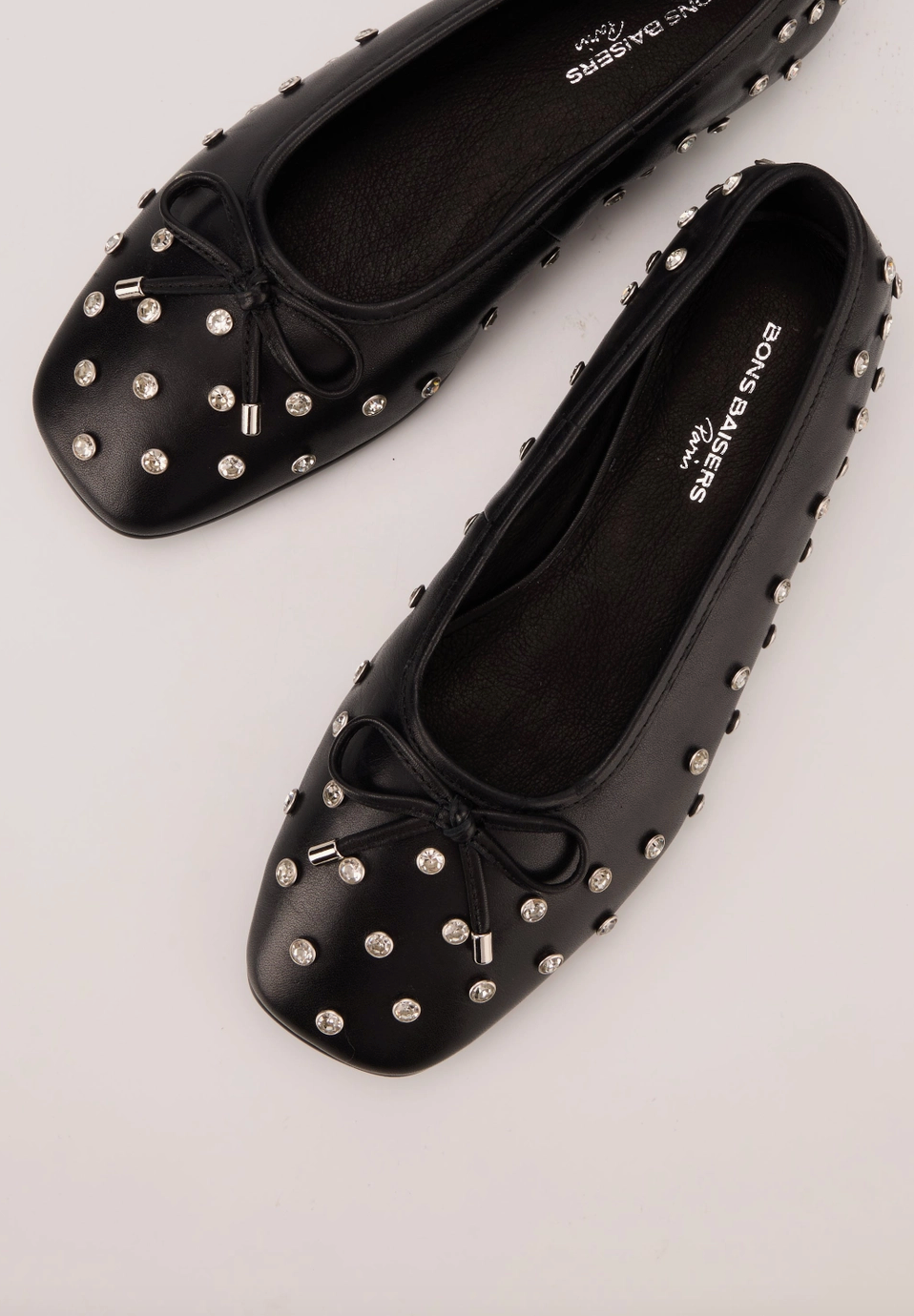 Carmen-Cuir Noir Studs Diamonds