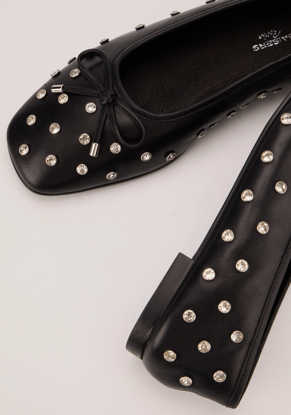 Carmen-Cuir Noir Studs Diamonds